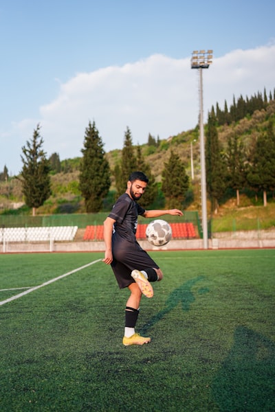 مباراة الأهلي ضد ريال مدريدمواجهة تاريخية بين عمالقة كرة القدم