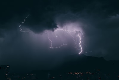ناديتوتنهامضدليسترسيتيمواجهةمثيرةفيالدوريالإنجليزيالممتاز
